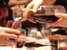 「私のワインが飲めないの?」「もちろんいただきま〜す」