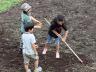 「畑の草取りもおもしろいよぉ」